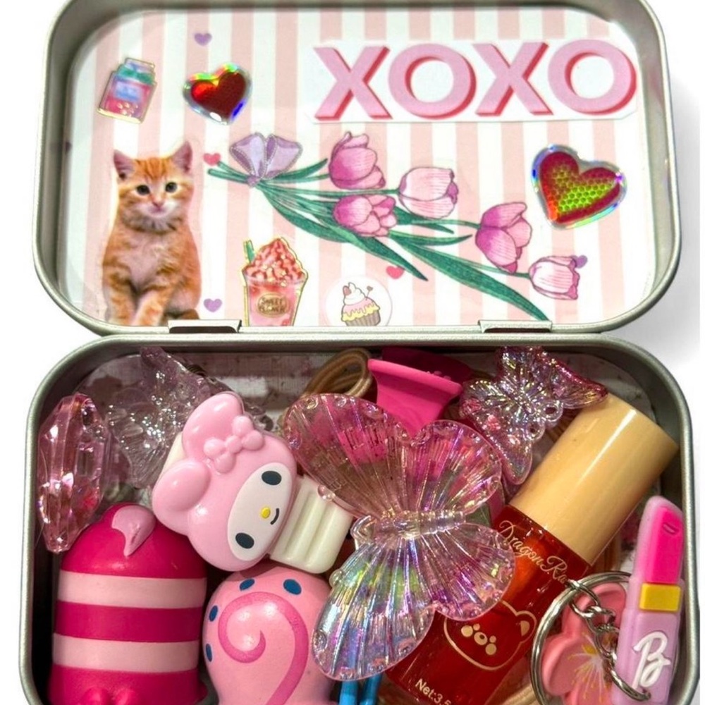 Custom Trinket Filled Tin Wallets
